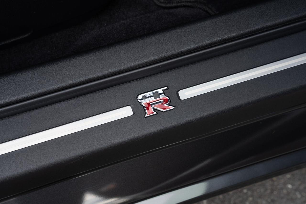 2015 Nissan GT-R Premium (25)