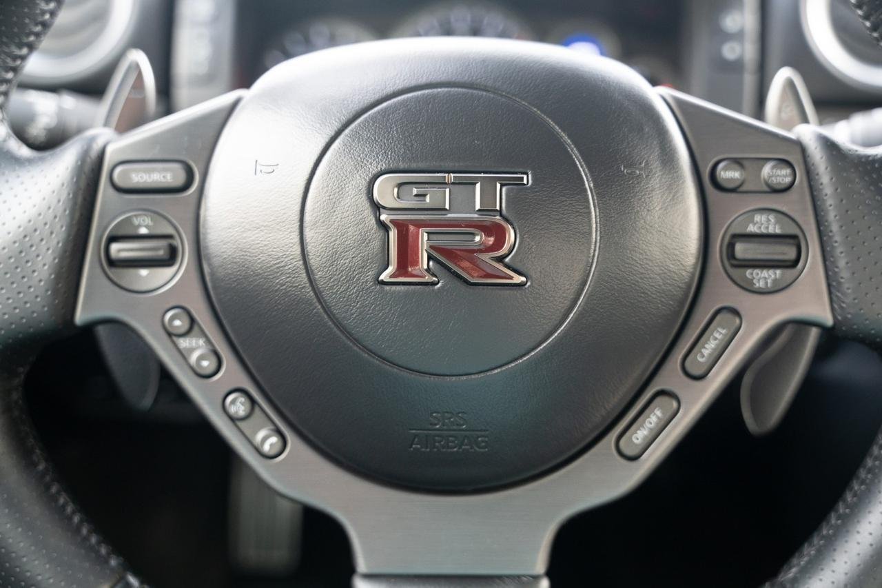 2015 Nissan GT-R Premium (9)