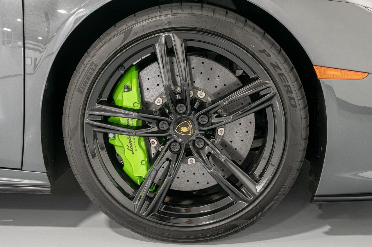 2022 Lamborghini Huracan EVO RWD Coupe (2)