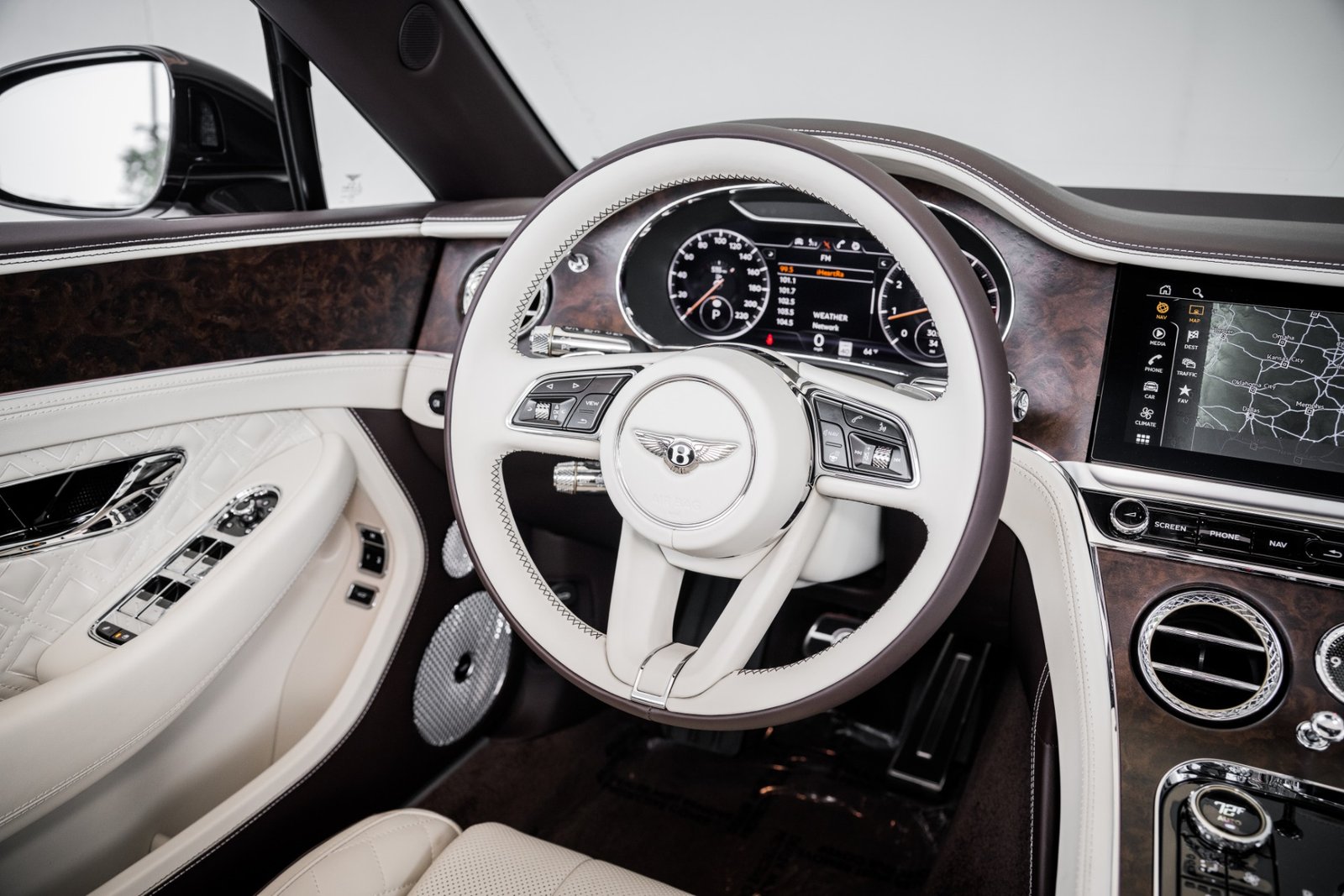 New-2023-Bentley-CONTINENTAL-GTC-AZURE-V8- (22)