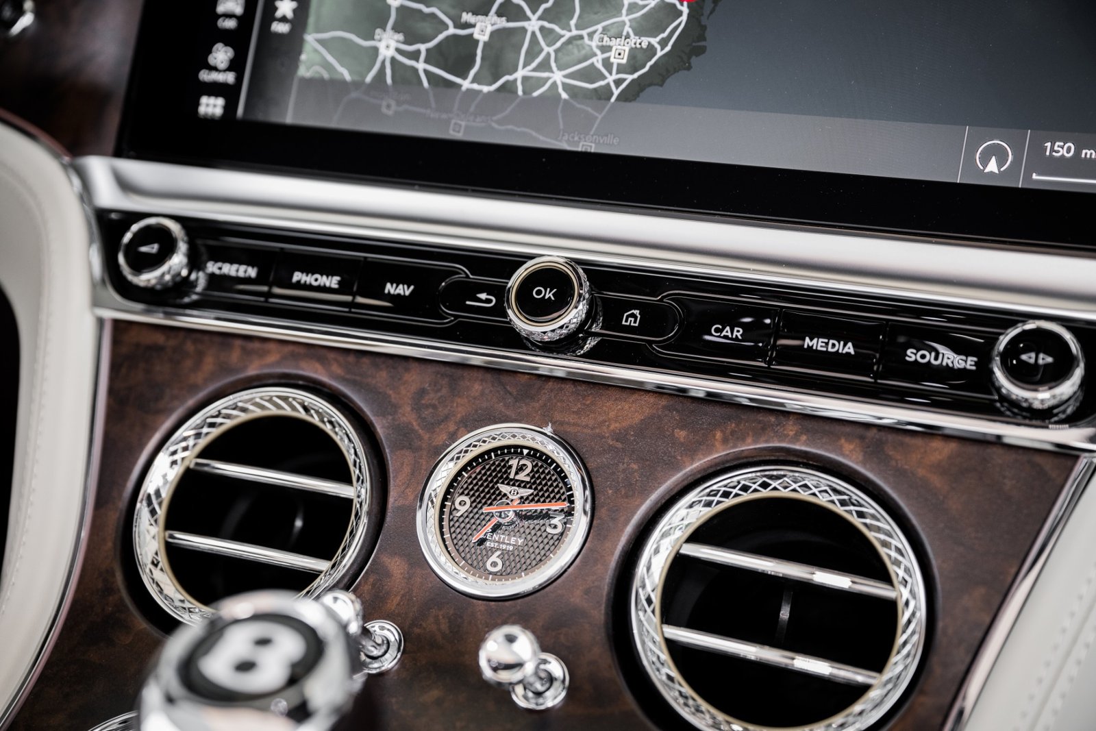 New-2023-Bentley-CONTINENTAL-GTC-AZURE-V8- (27)