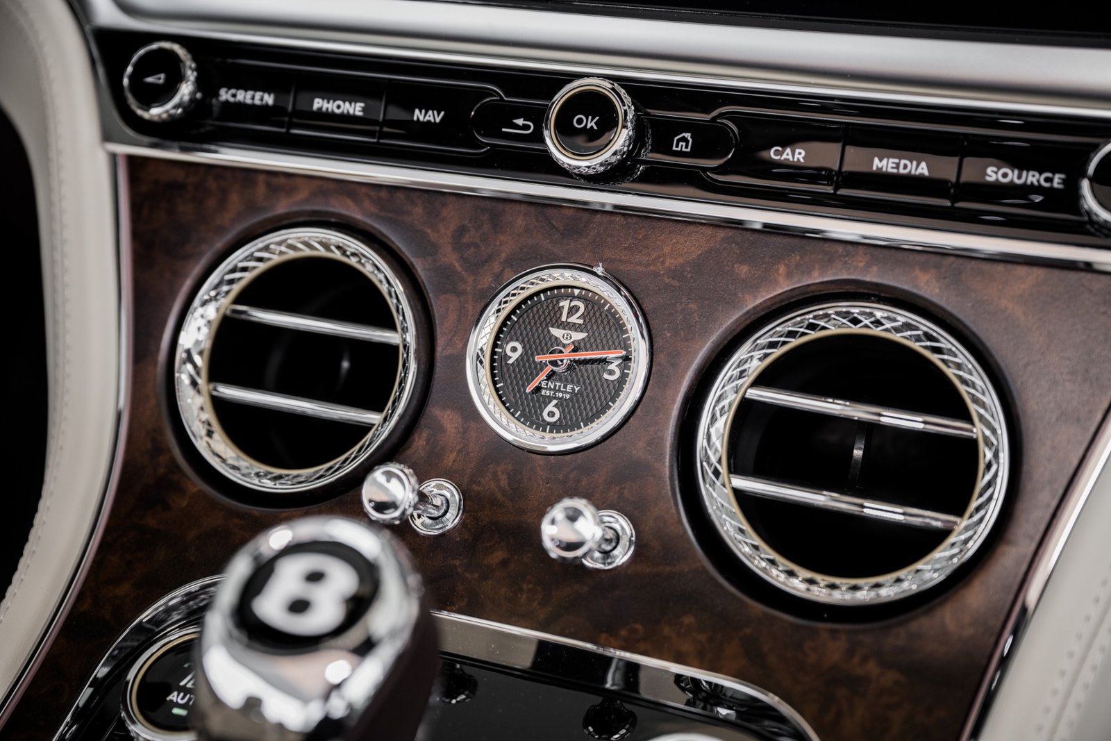 New-2023-Bentley-CONTINENTAL-GTC-AZURE-V8- (29)
