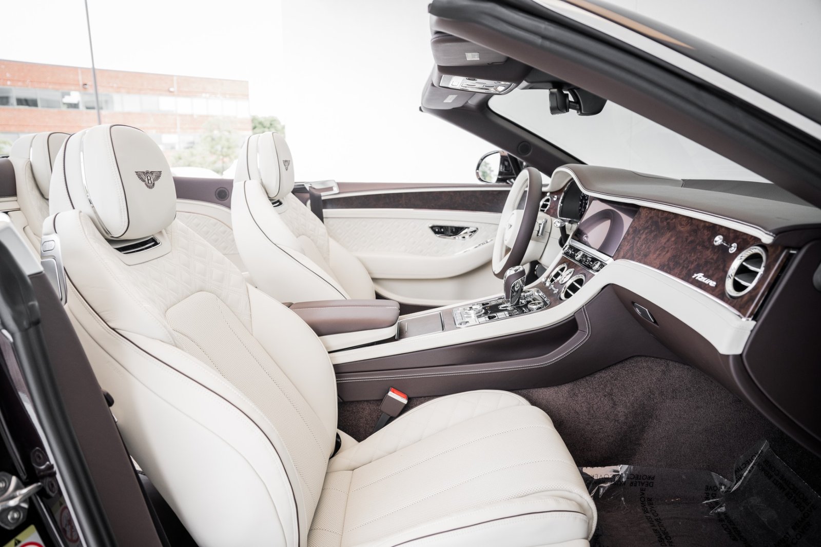 New-2023-Bentley-CONTINENTAL-GTC-AZURE-V8- (8)