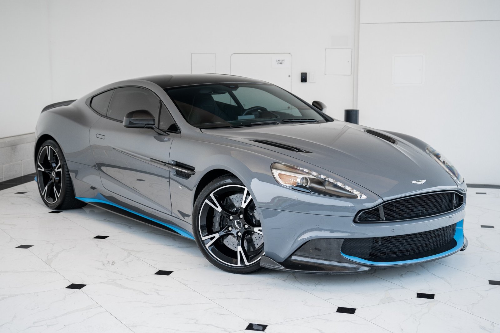 2018 ASTON MARTIN VANQUISH S V12 (30)