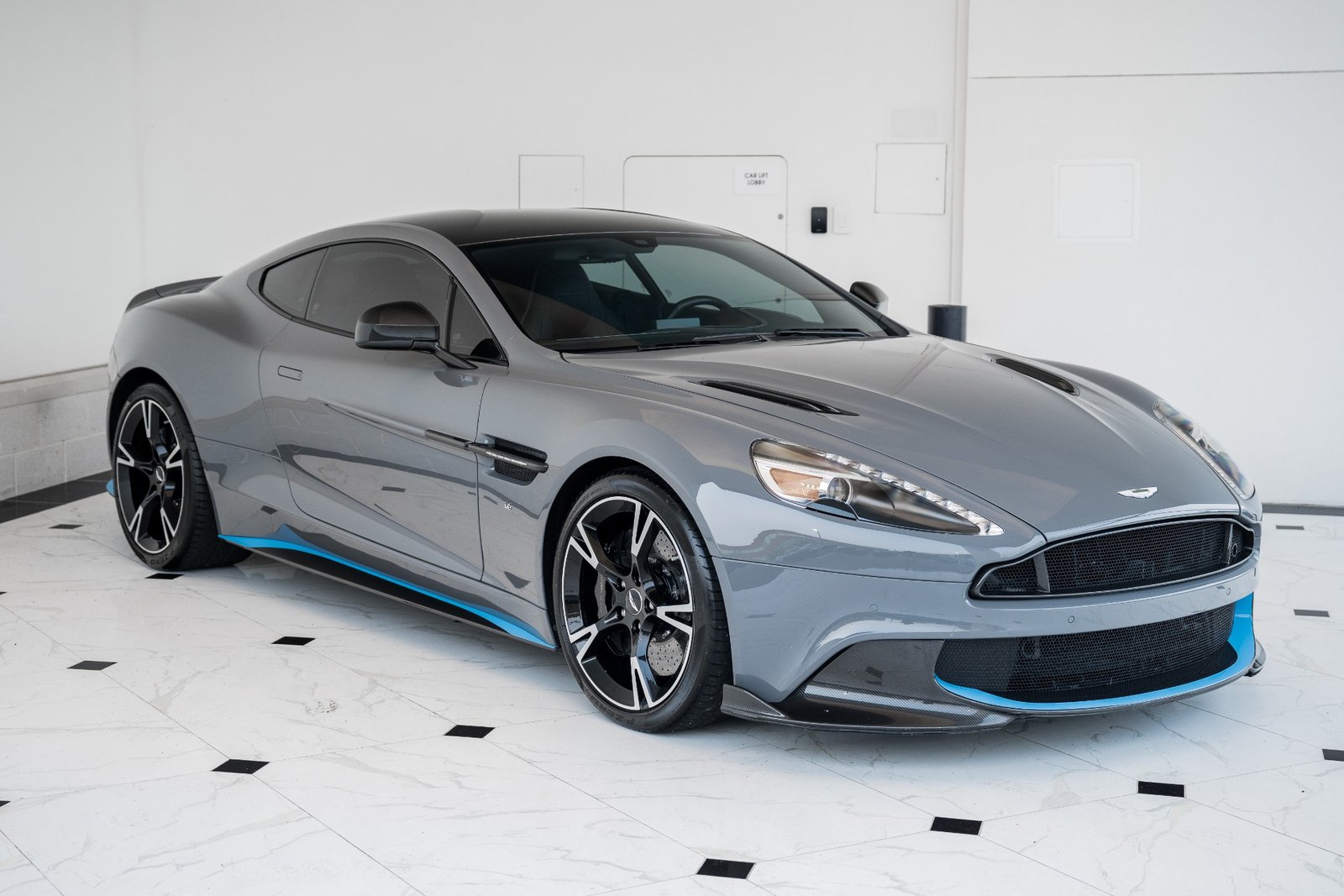 2018 ASTON MARTIN VANQUISH S V12 (37)