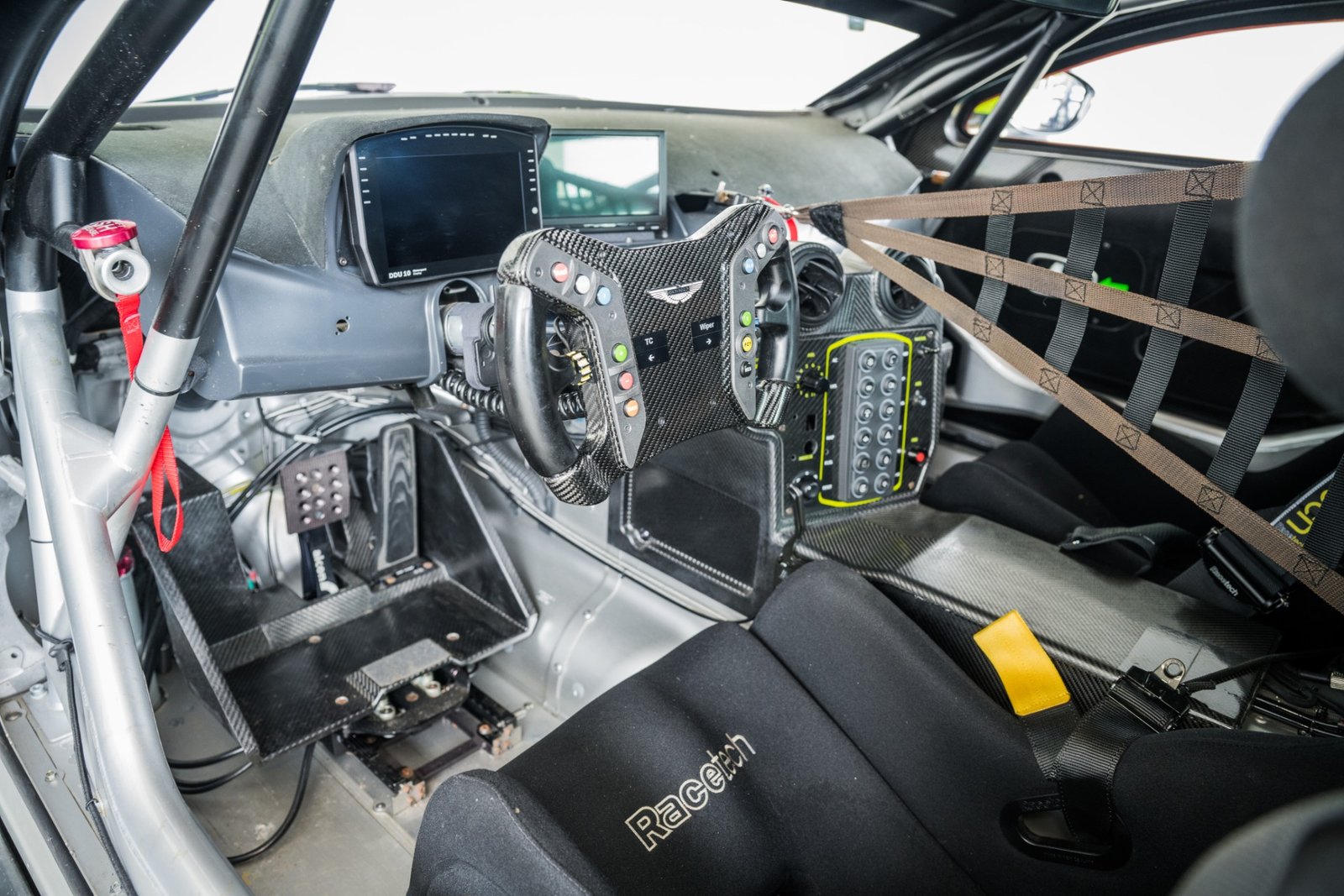 2020 ASTON MARTIN VANTAGE GT4 COMPETITION RACE CAR (18)