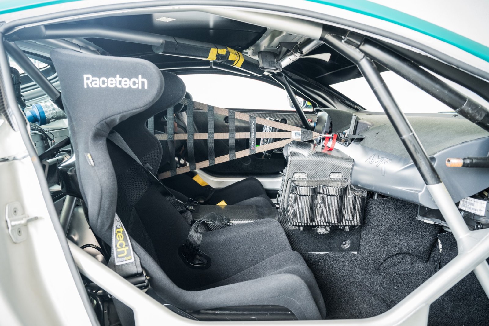 2020 ASTON MARTIN VANTAGE GT4 COMPETITION RACE CAR (5)