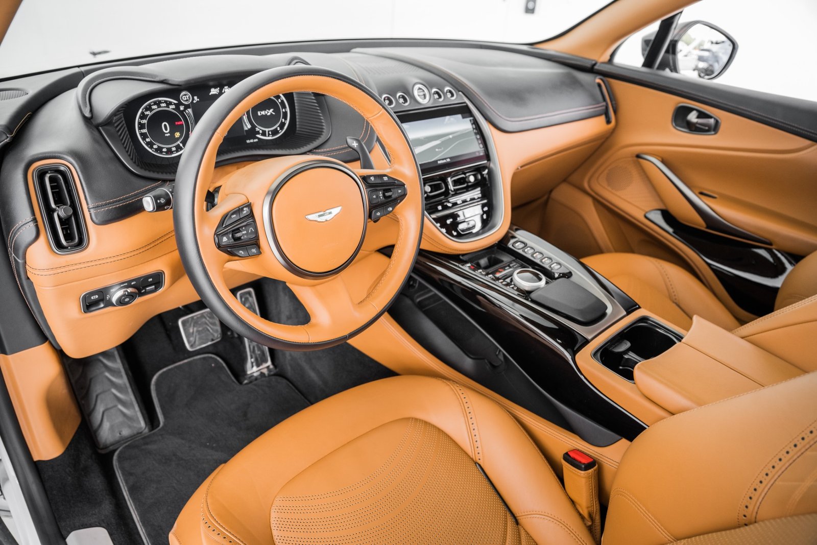 2023 ASTON MARTIN DBX 550 (5)