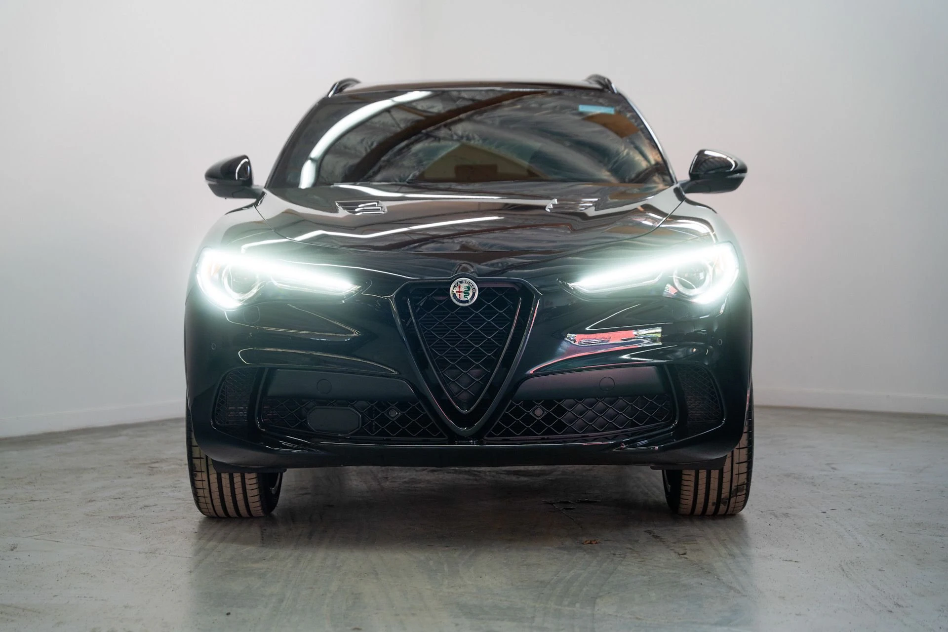 2023 Alfa Romeo Stelvio Quadrifoglio AWD suv