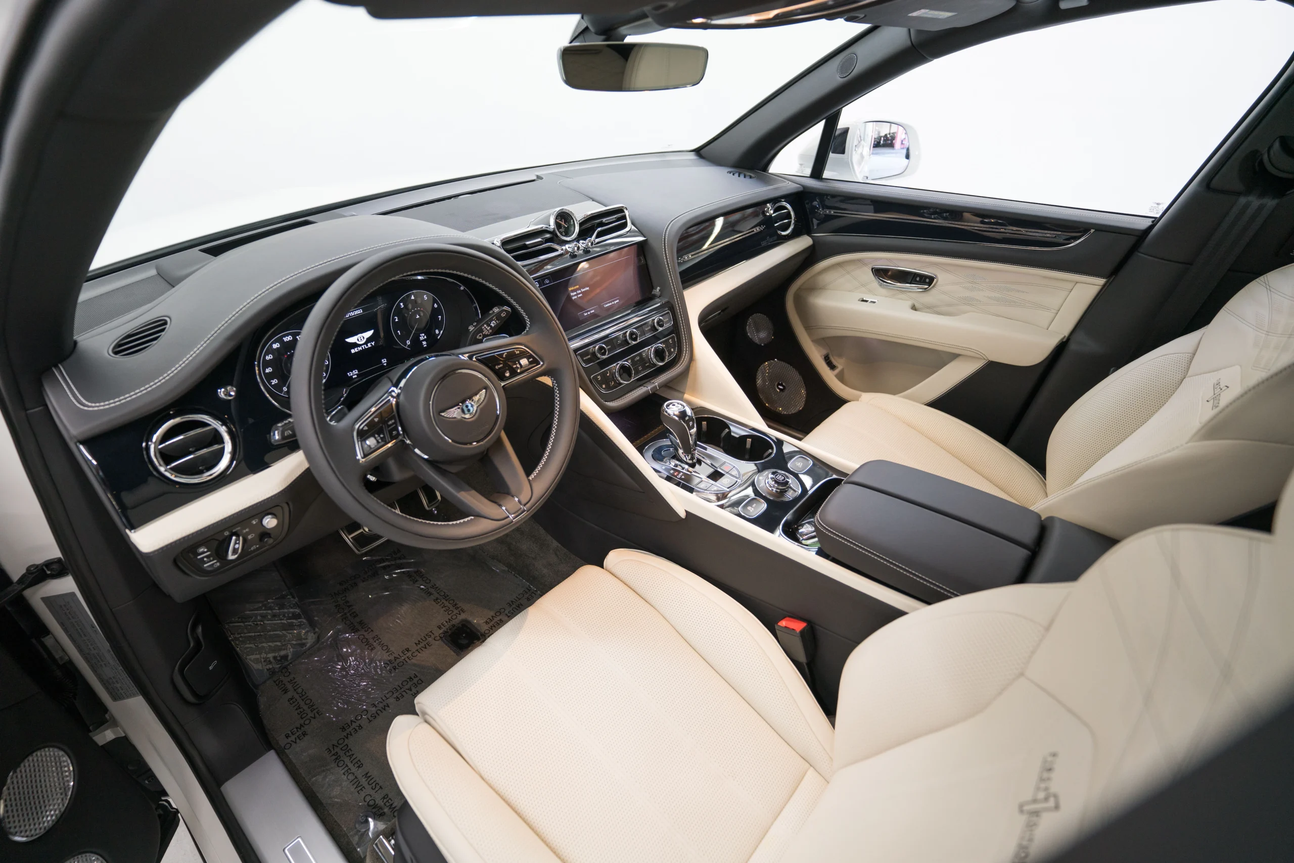 New 2023 Bentley Bentayga EWB Azure suv (18)