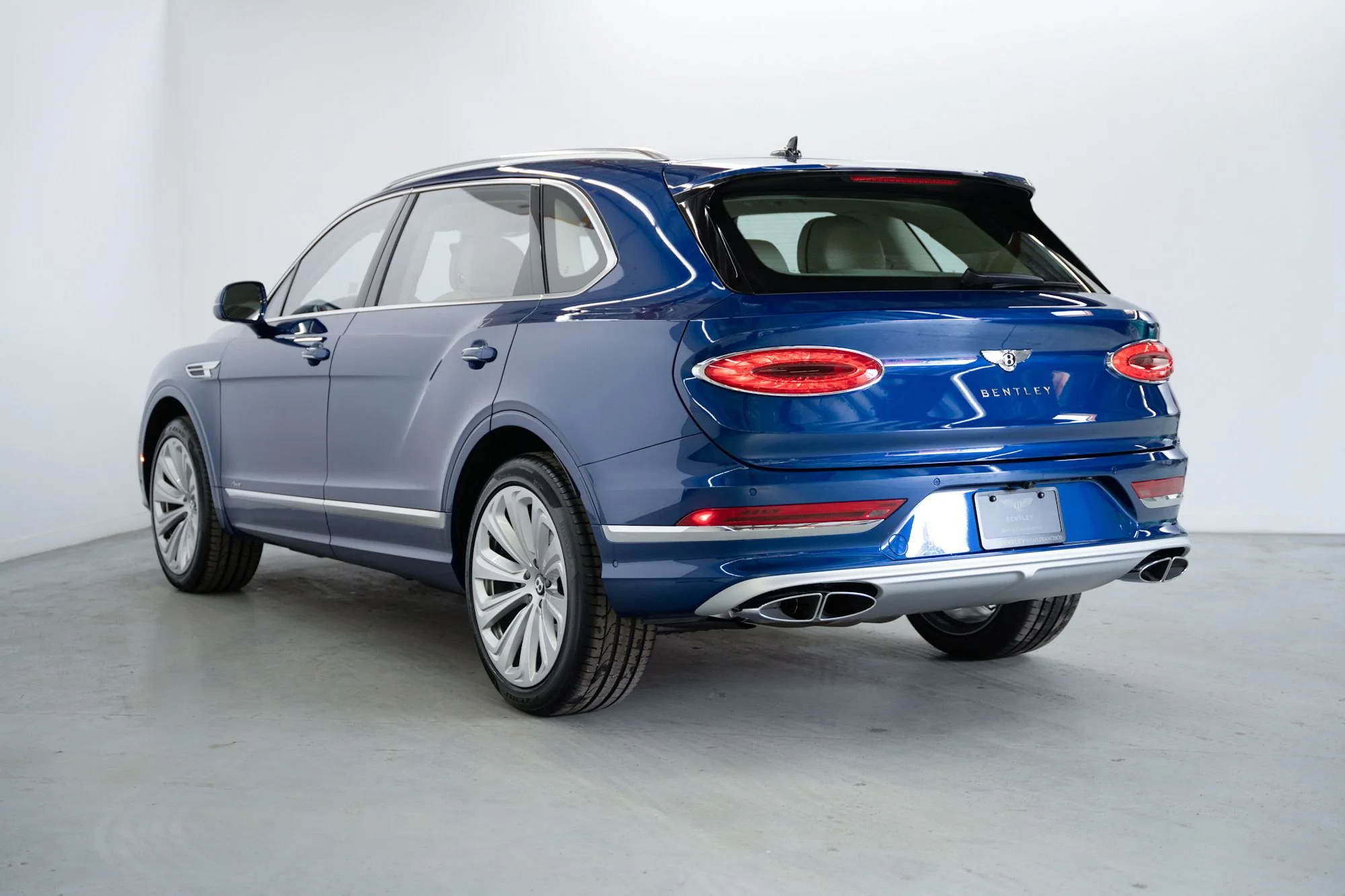 New 2023 Bentley Bentayga EWB Azure suv (4)