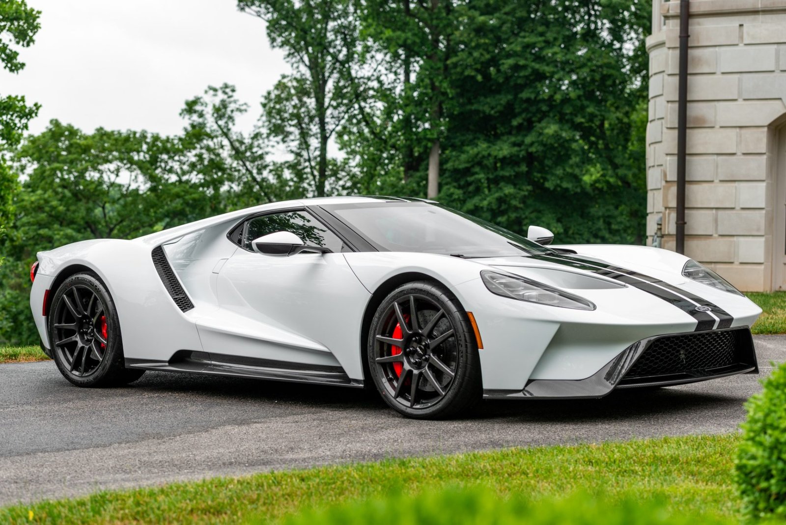 Used 2017 Ford GT (2)