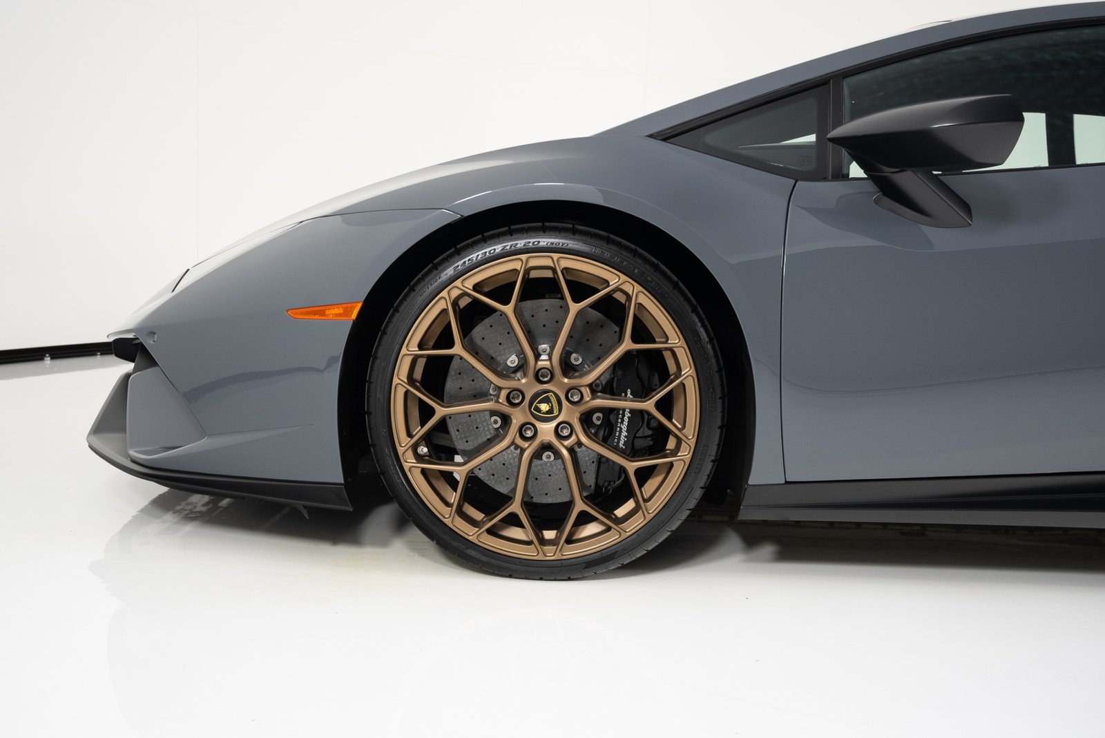 Used 2018 Lamborghini Huracan Performante (2)