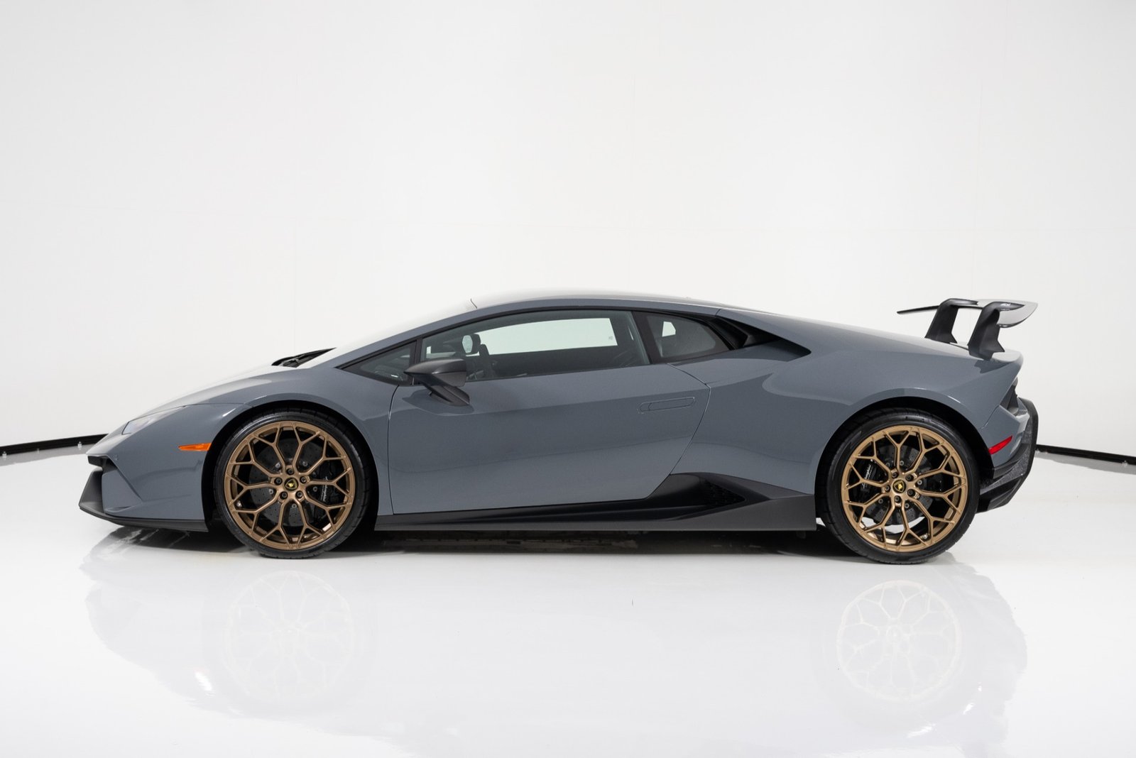 Used 2018 Lamborghini Huracan Performante (21)