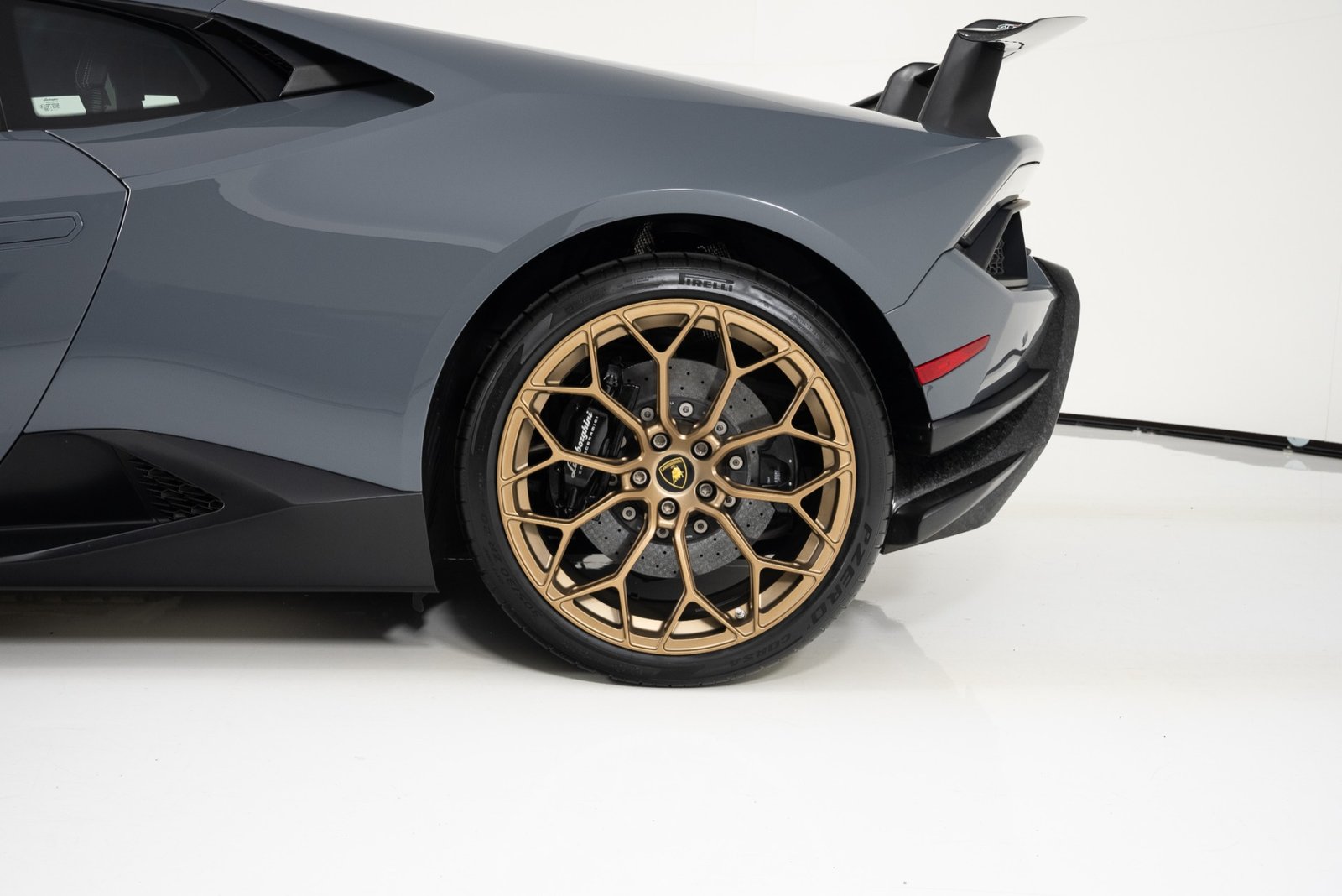 Used 2018 Lamborghini Huracan Performante (4)