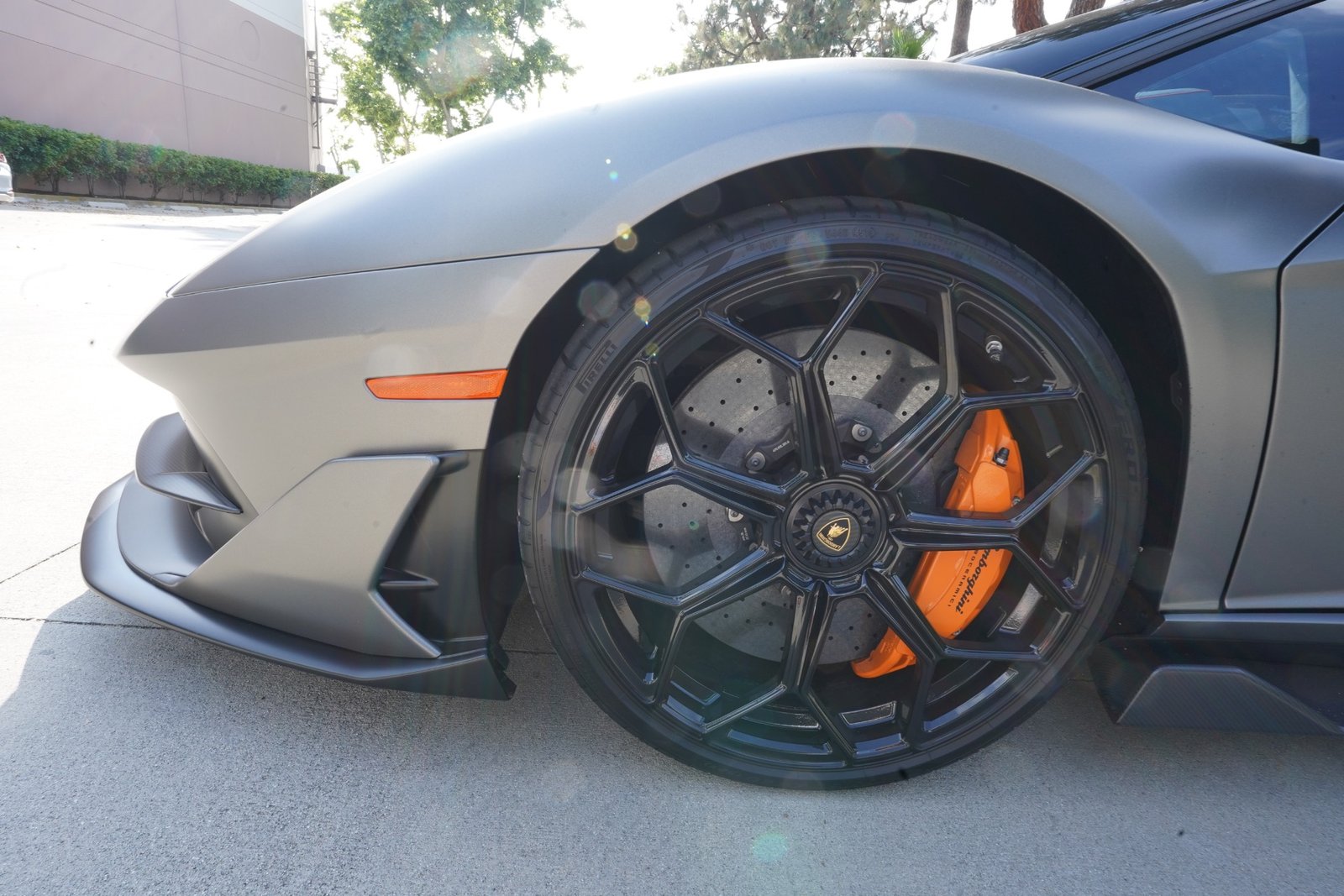 Used 2020 Lamborghini Aventador SVJ (2)