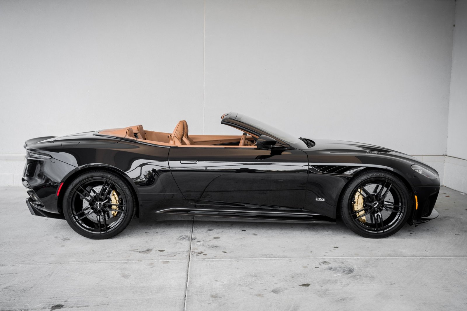 Used 2021 ASTON MARTIN DBS SUPERLEGGERA VOLANTE (20)