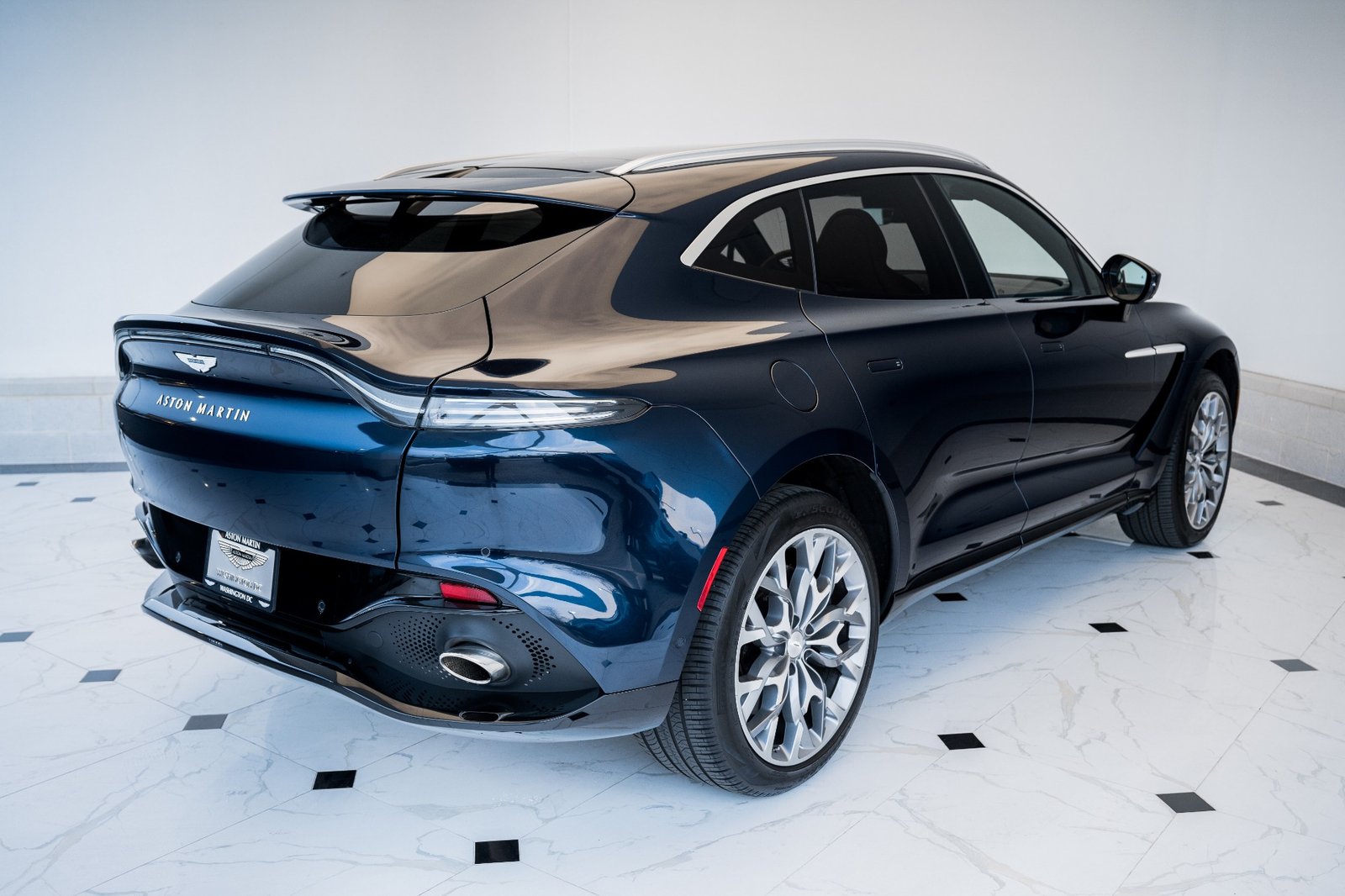 Used 2021 ASTON MARTIN DBX 550 (33)