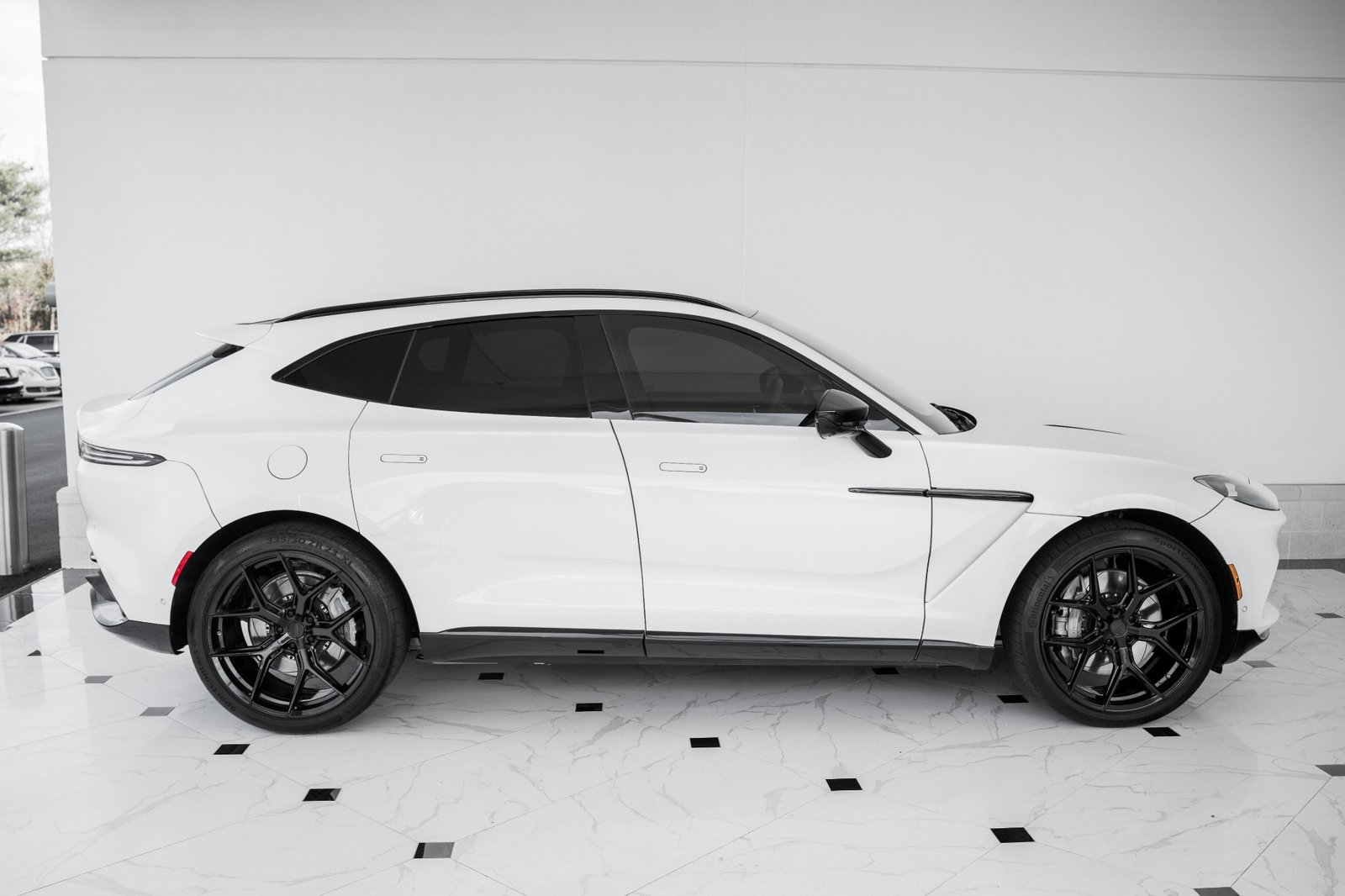 Used 2021 ASTON MARTIN DBX 550 For Sale (19)