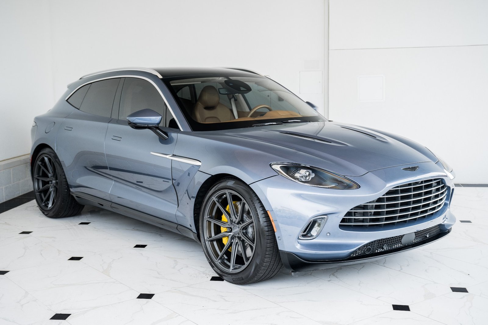 Used 2021 ASTON MARTIN DBX 550 For Sale (43)