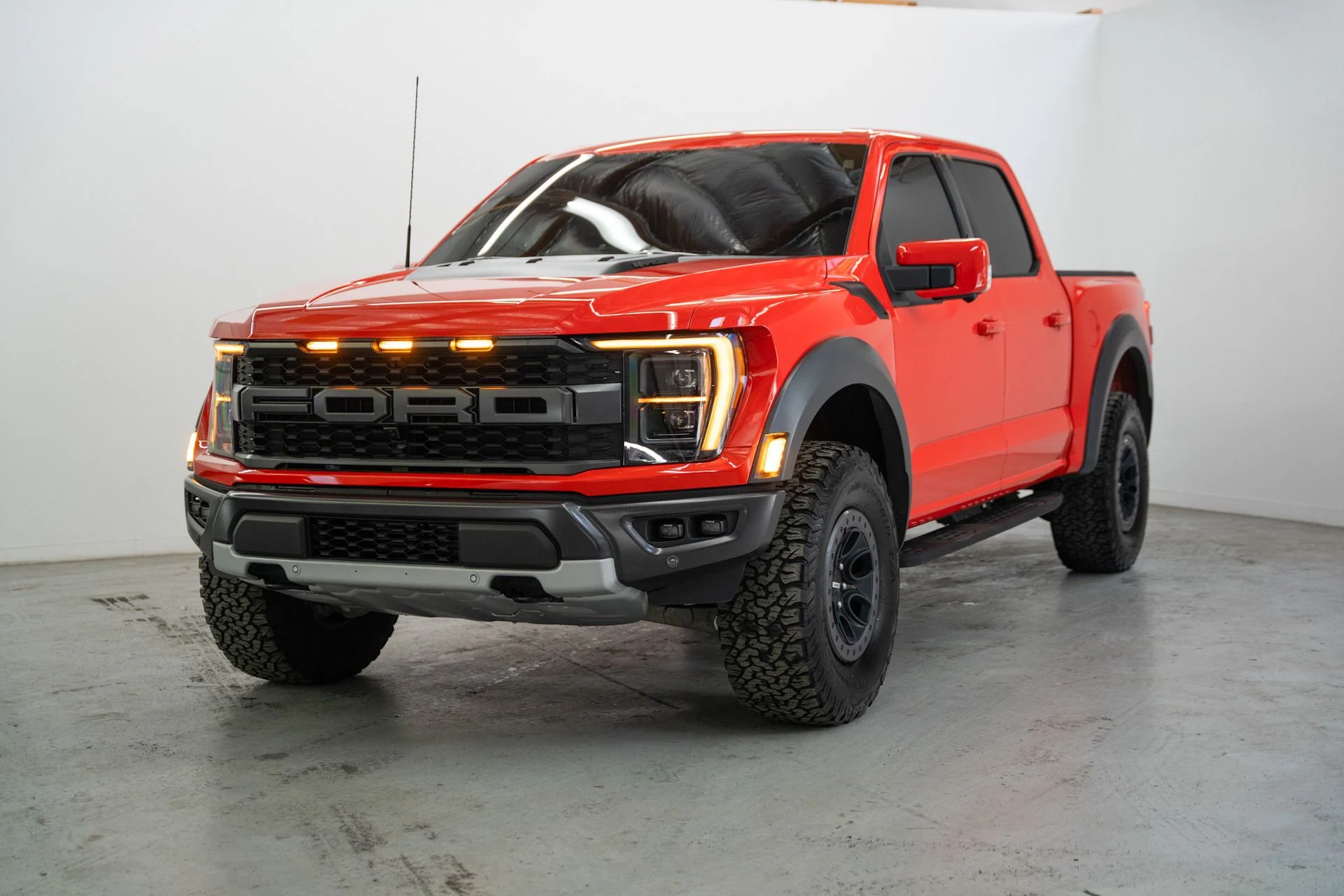 Used 2022 Ford Raptor 4X4 Supercrew pickup_truck (1)