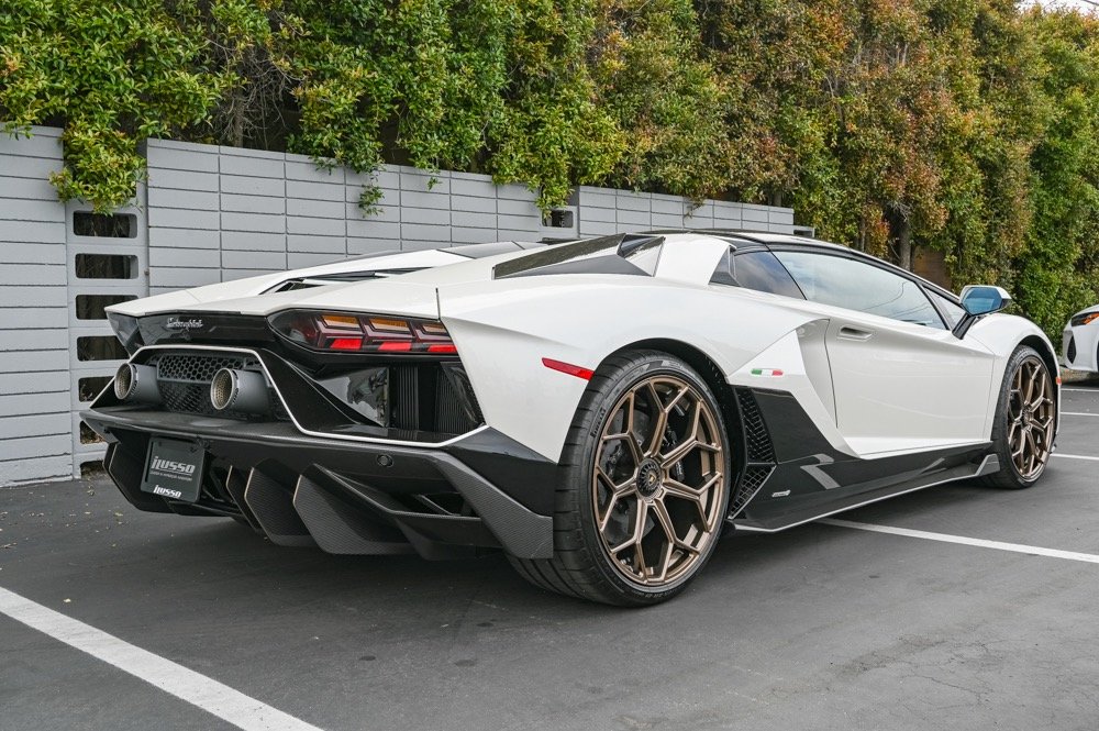 Used 2022 Lamborghini Aventador Ultimae (28)