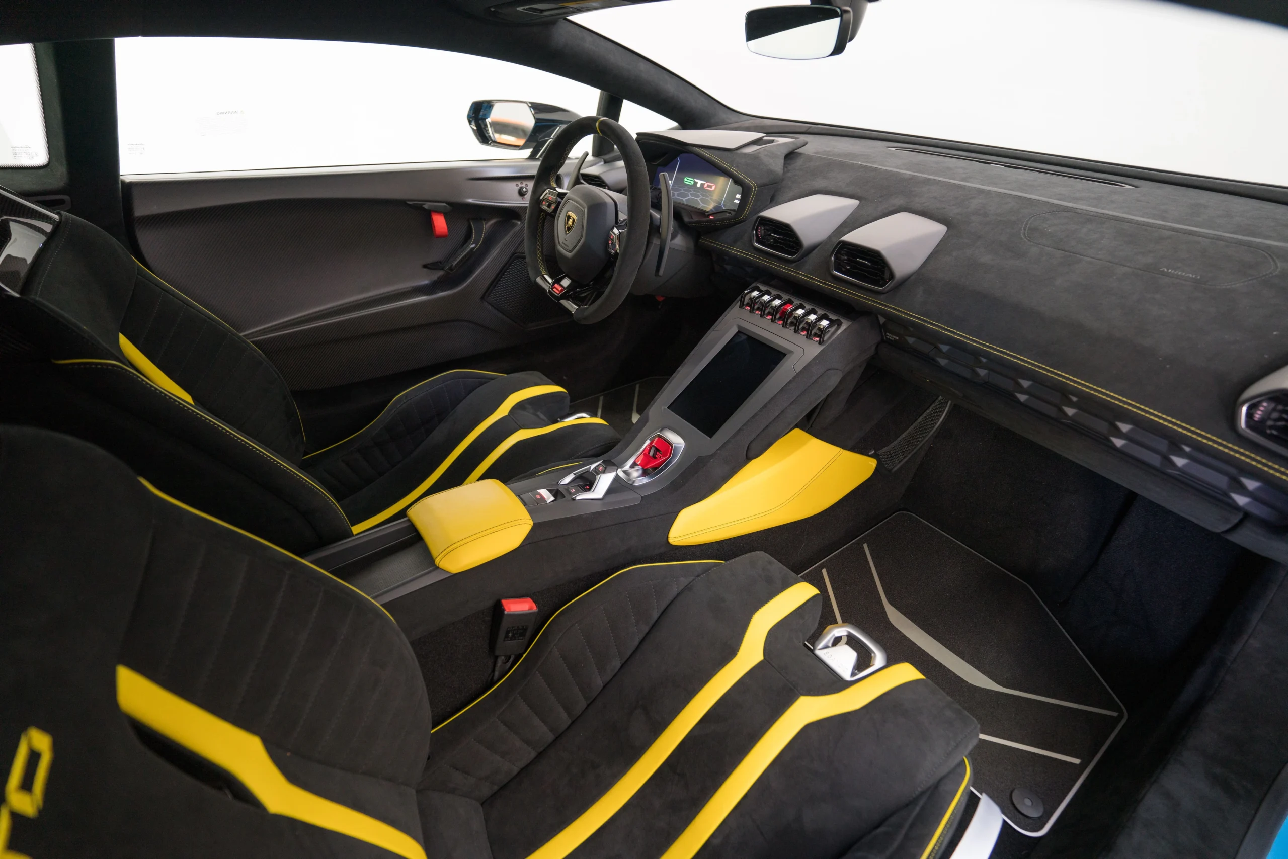 Used 2022 Lamborghini Huracan STO coupe (12)