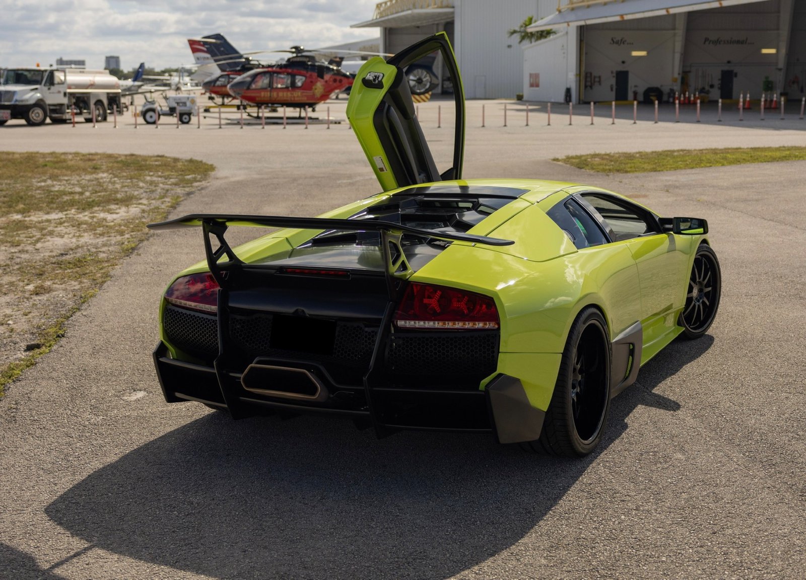 Used-2005-Lamborghini-Murcielago-1691451317 (1)