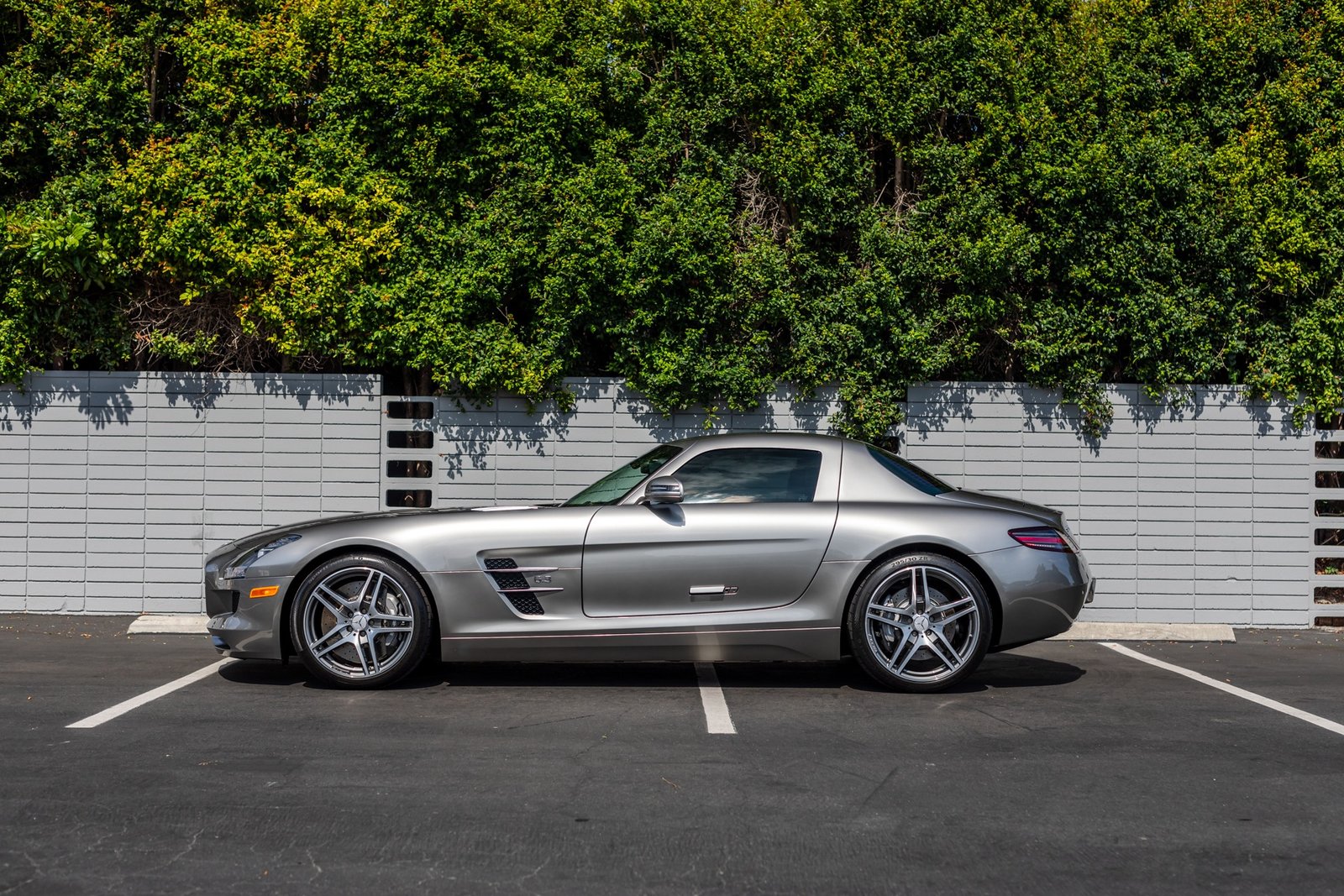 Used-2011-Mercedes-Benz-SLS-AMG-1689180883 (1)