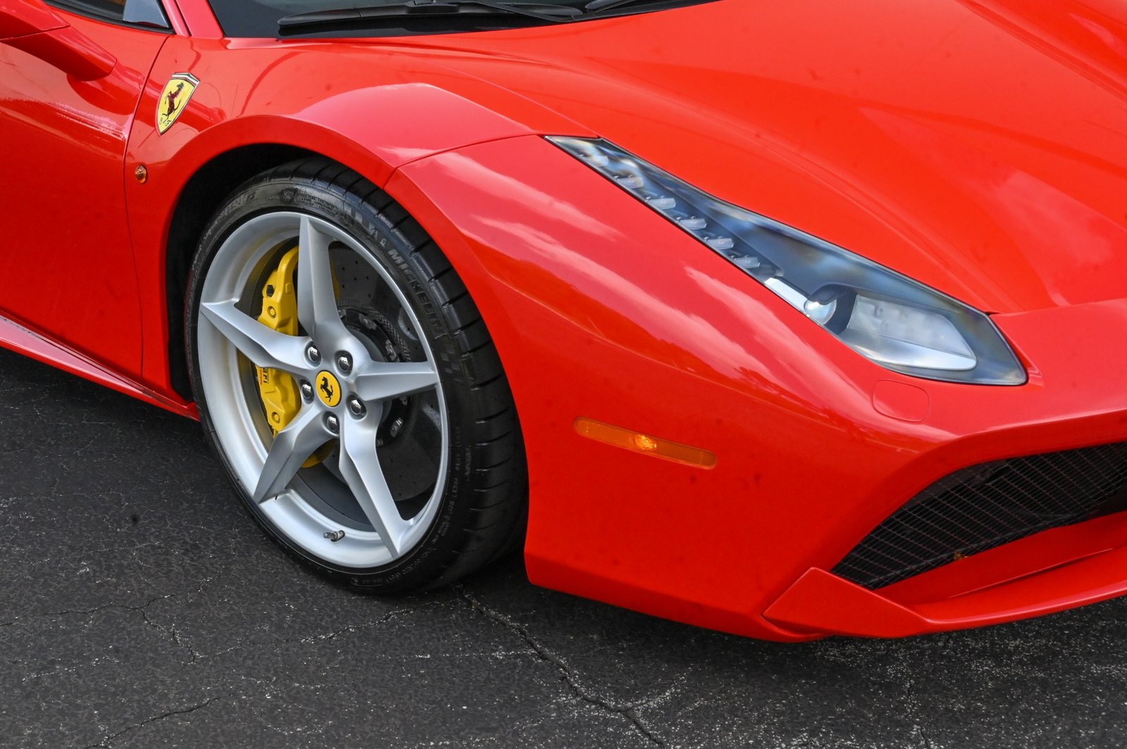 Used-2016-Ferrari-488-GTB-1689094099 (1)
