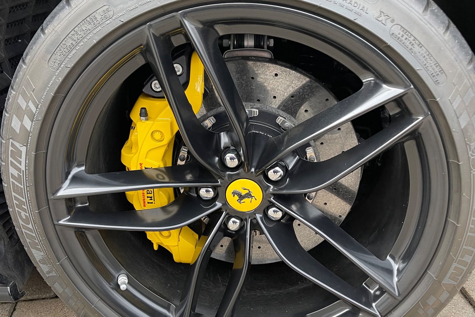 Used-2018-Ferrari-488-GTB-1676317851 (1)