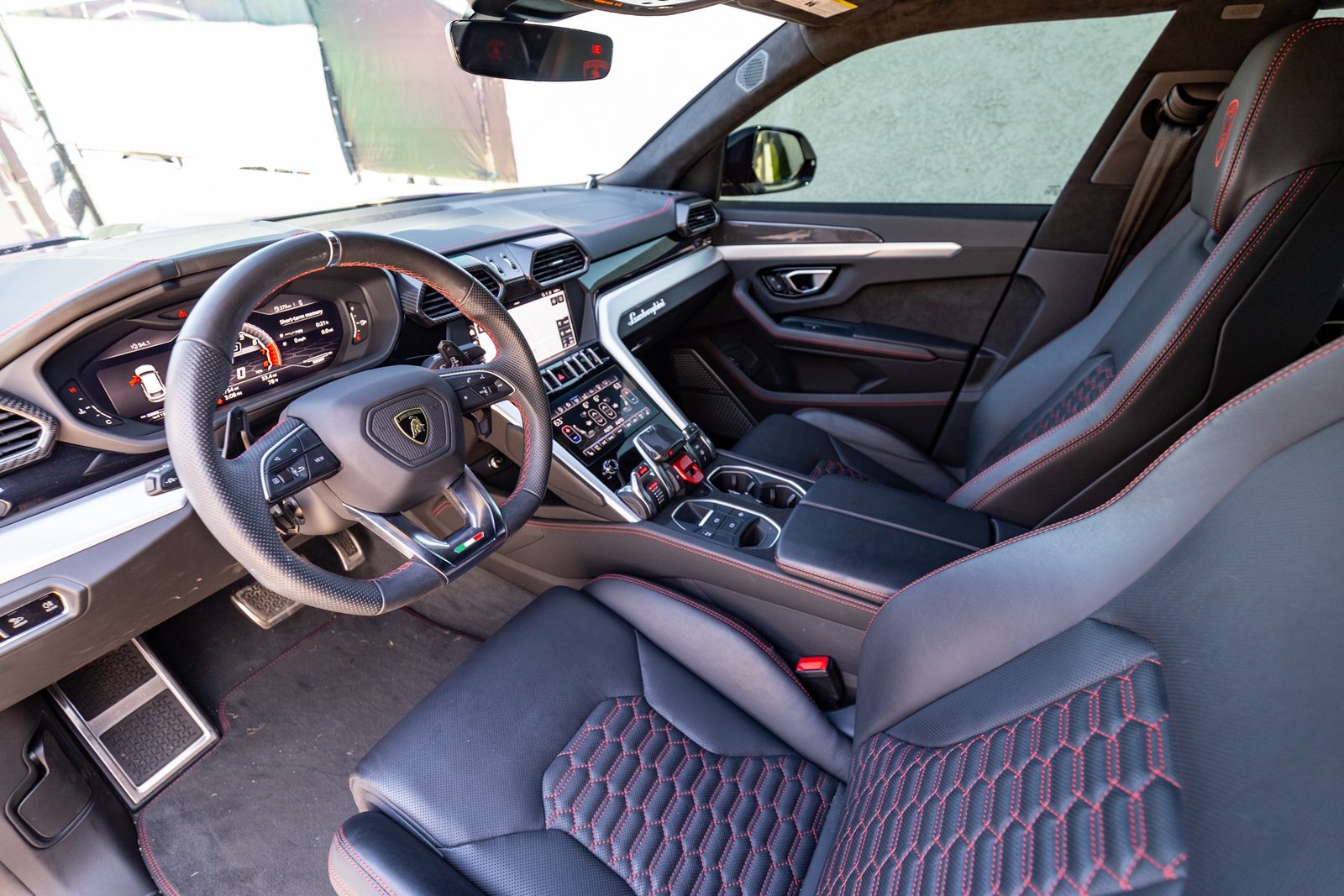 Used-2019-Lamborghini-Urus-1673476423 (47)