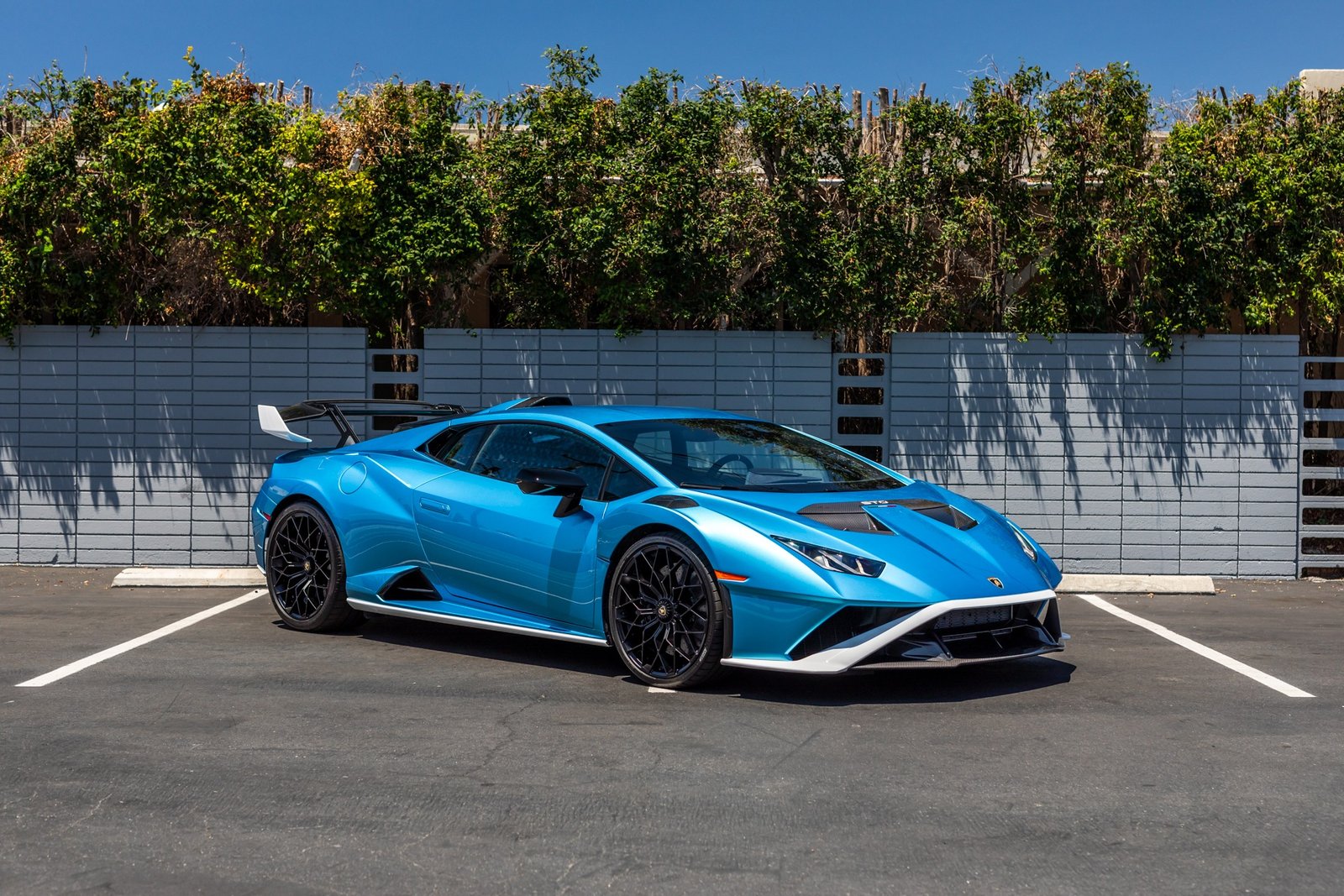 Used 2022 Lamborghini Huracan STO (12)