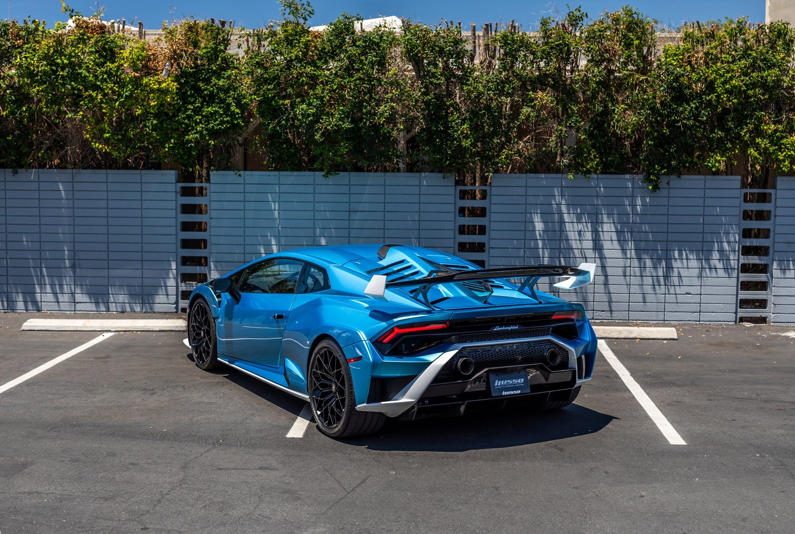 Used 2022 Lamborghini Huracan STO (32)