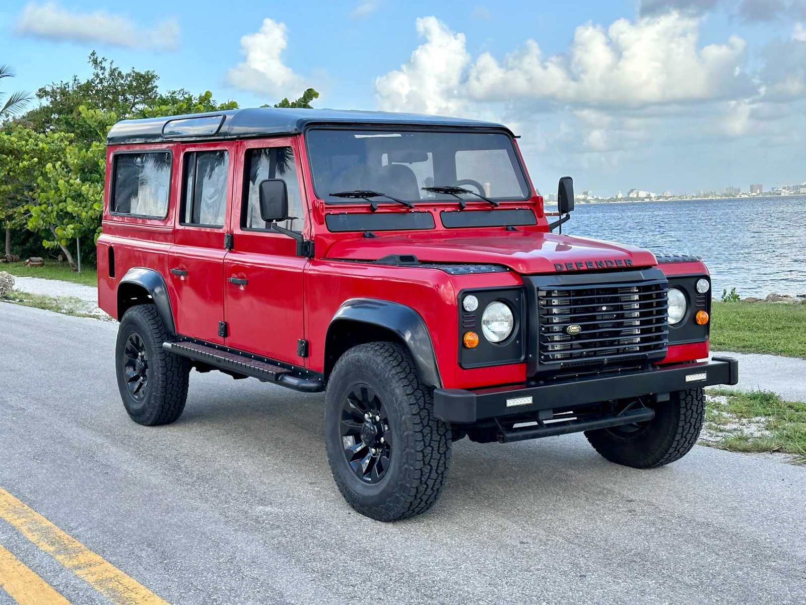 Used 1991 Land Rover Defender For Sale (1)