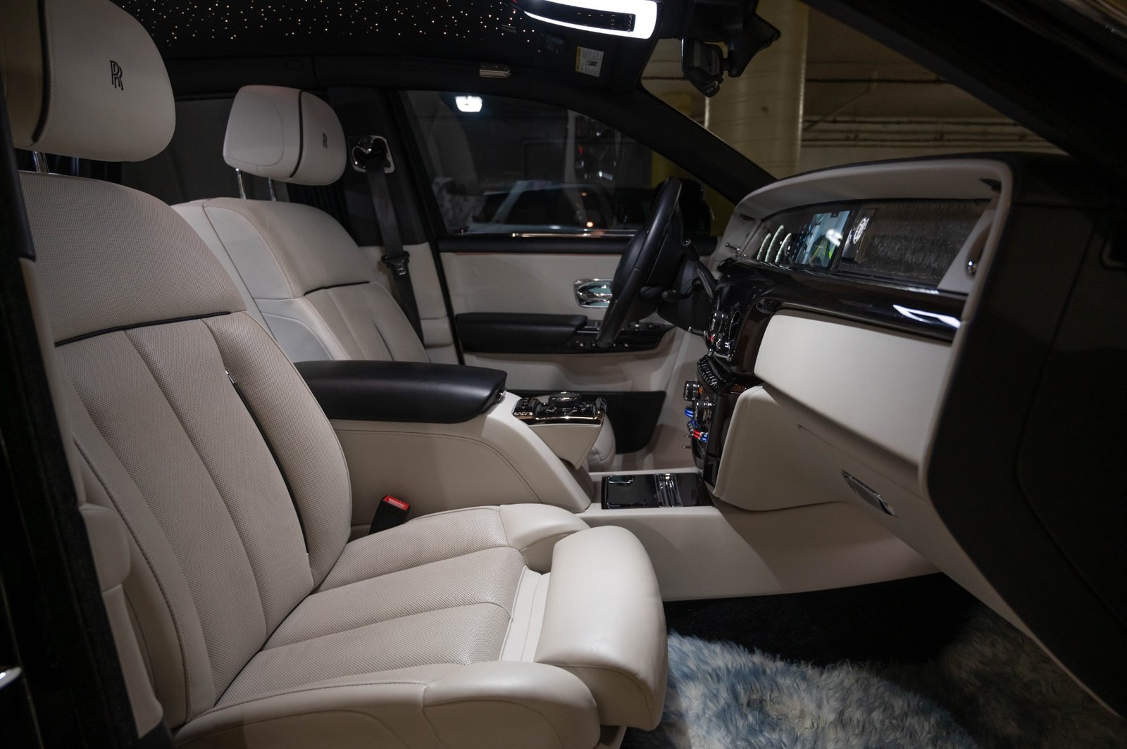 Used 2020 Rolls Royce Phantom (6)