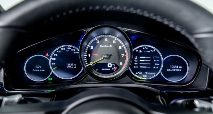 2022 Porsche Cayenne Turbo S E-Hybrid For Sale (22)