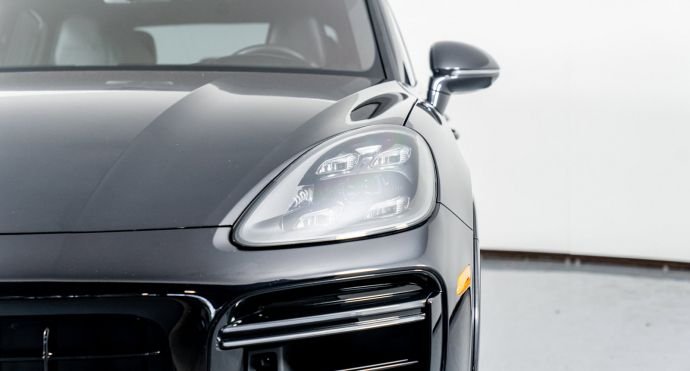 2022 Porsche Cayenne Turbo S E-Hybrid For Sale (4)