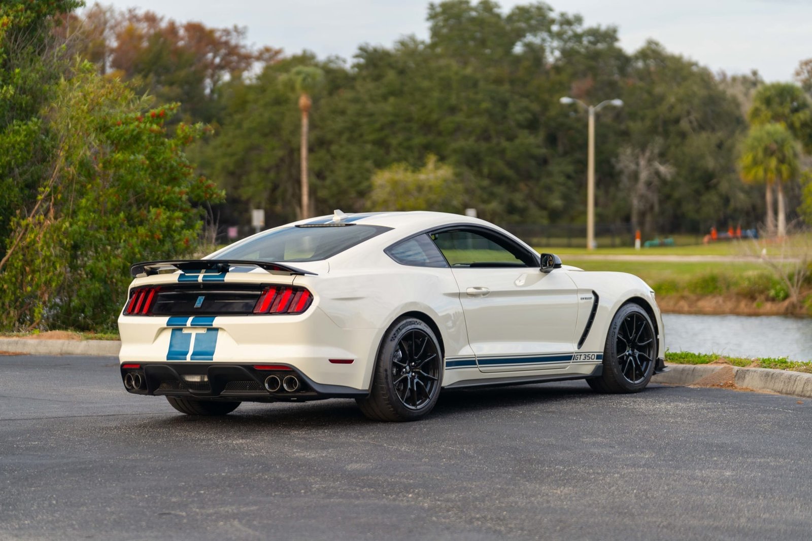 2020 Ford Shelby GT350 For Sale (32)