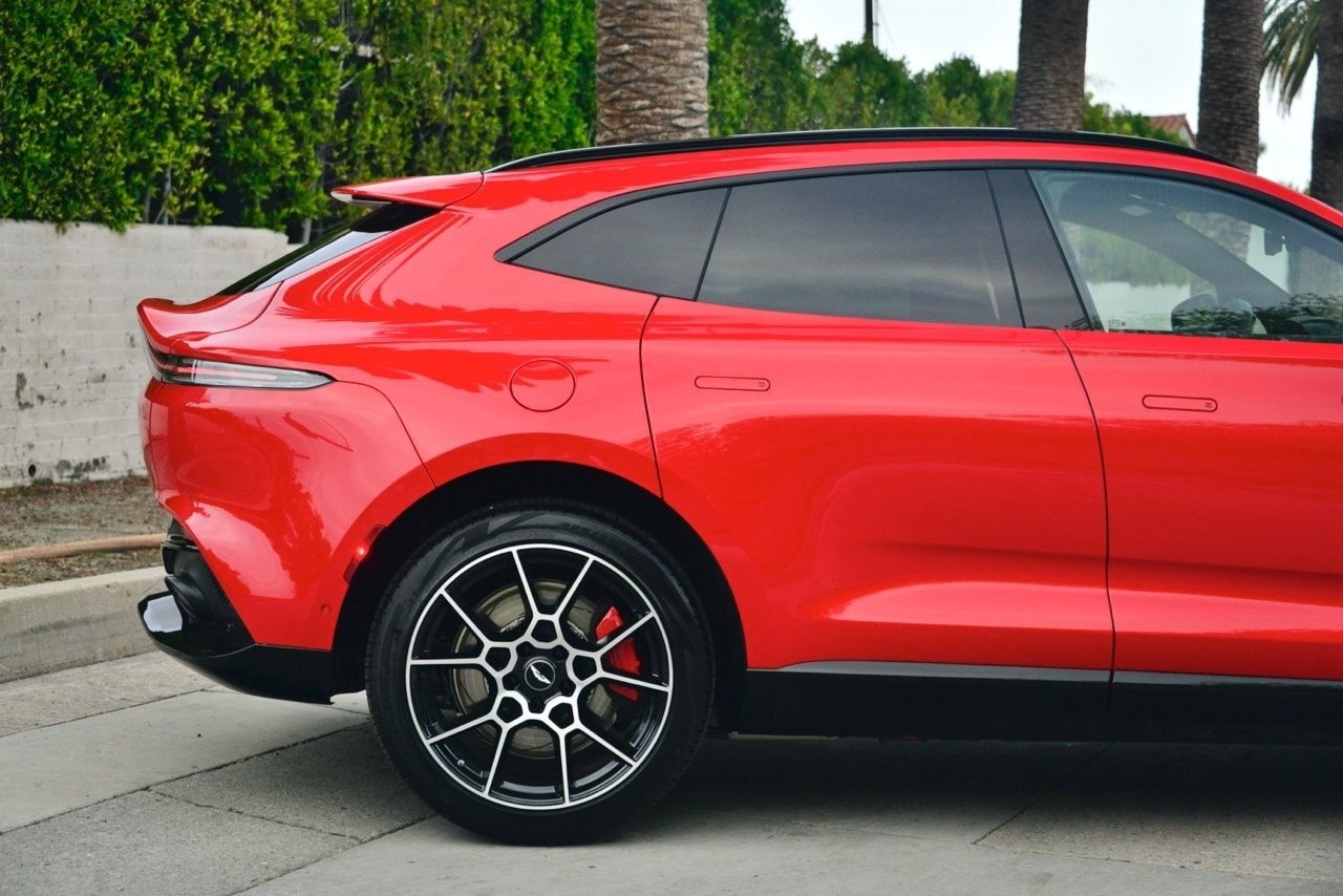 2023 Aston Martin DBX 550 For Sale (17)