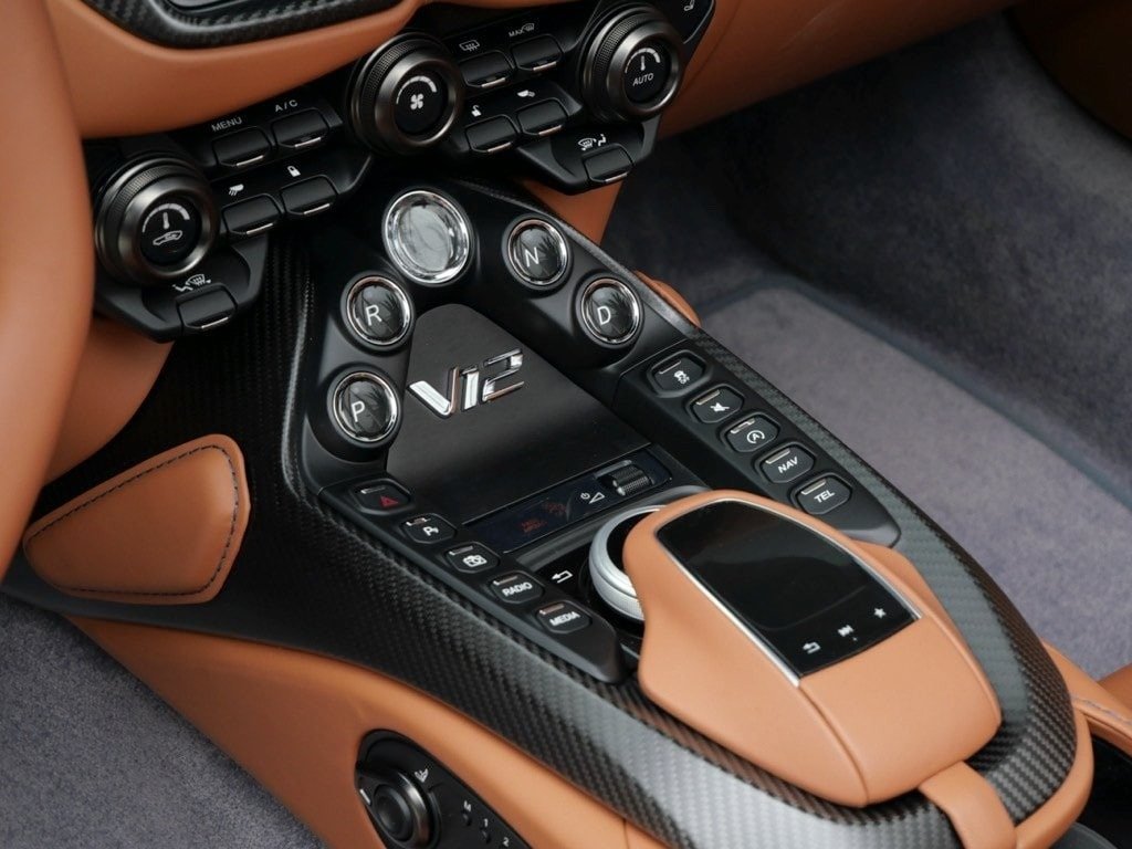 2023 Aston Martin Vantage V12 Roadster (10)
