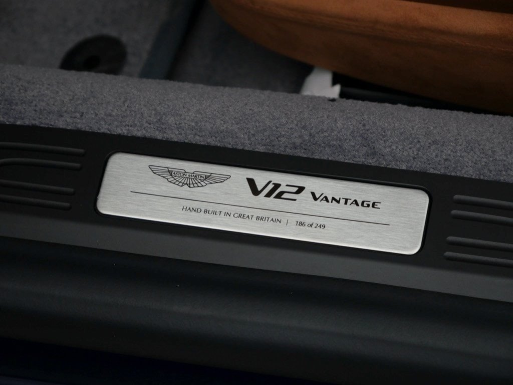 2023 Aston Martin Vantage V12 Roadster (8)