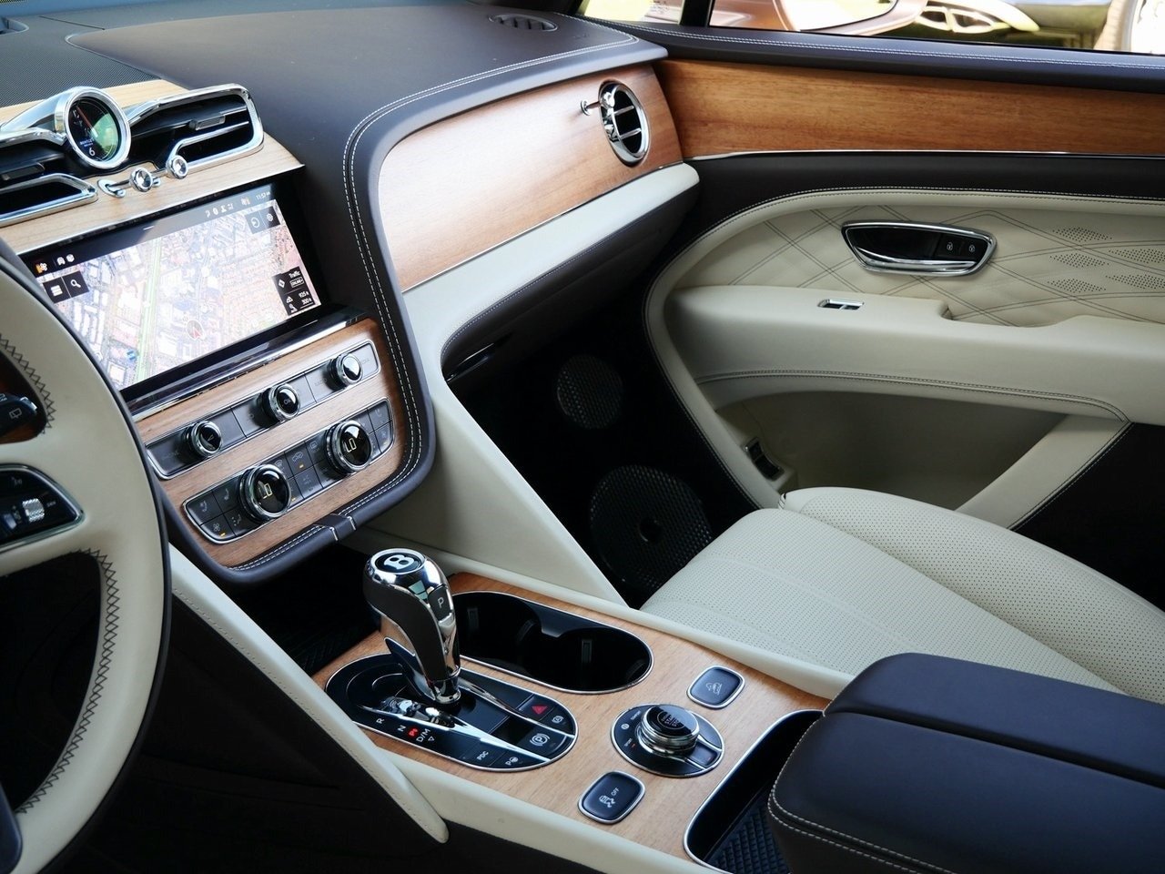 2023 Bentley Bentayga EWB Azure For Sale (19)