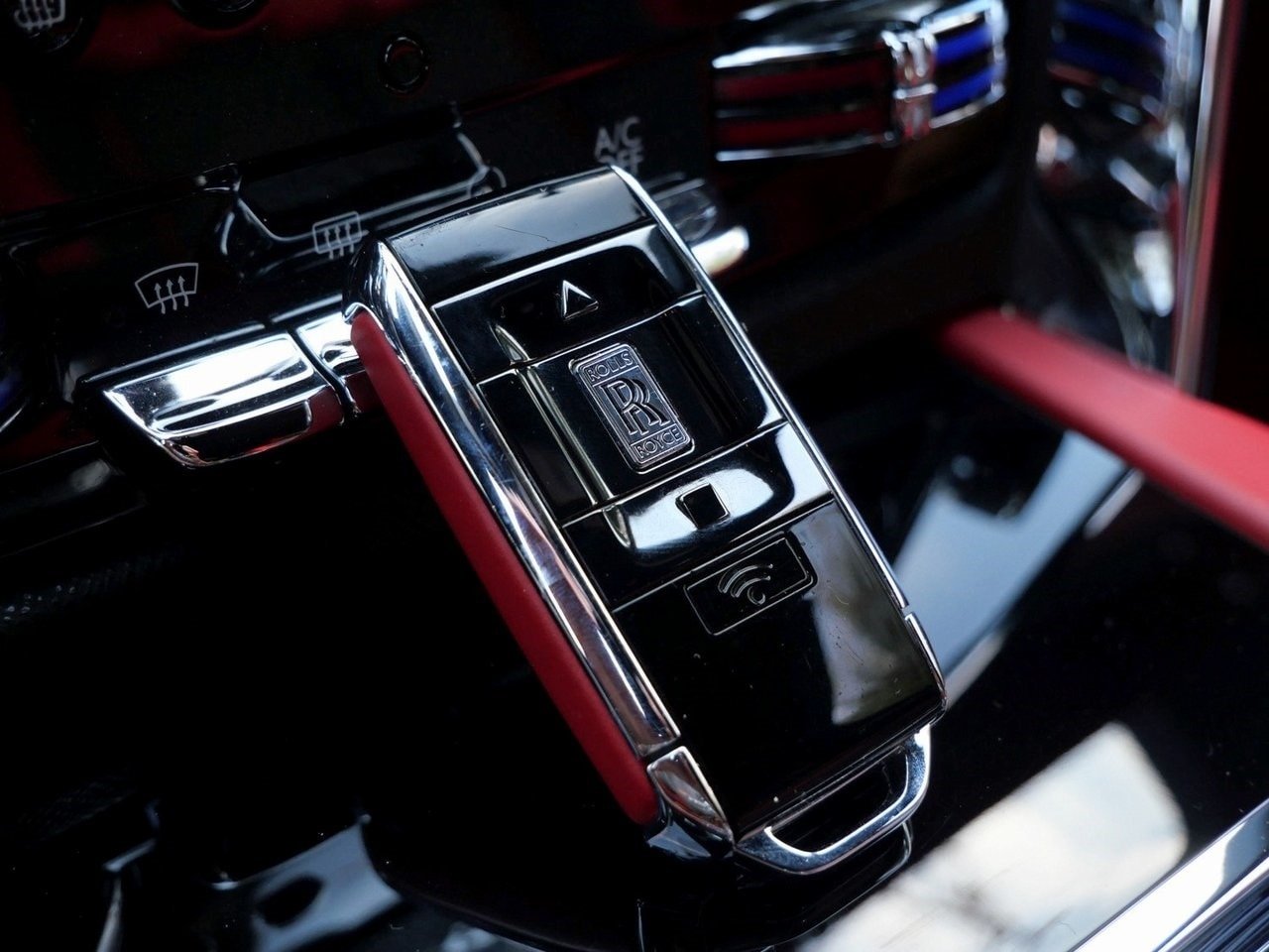 2023 Rolls-Royce Black Badge Cullinan (27)