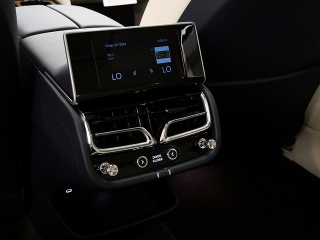 2024 Bentley Bentayga EWB Azure For Sale (8)