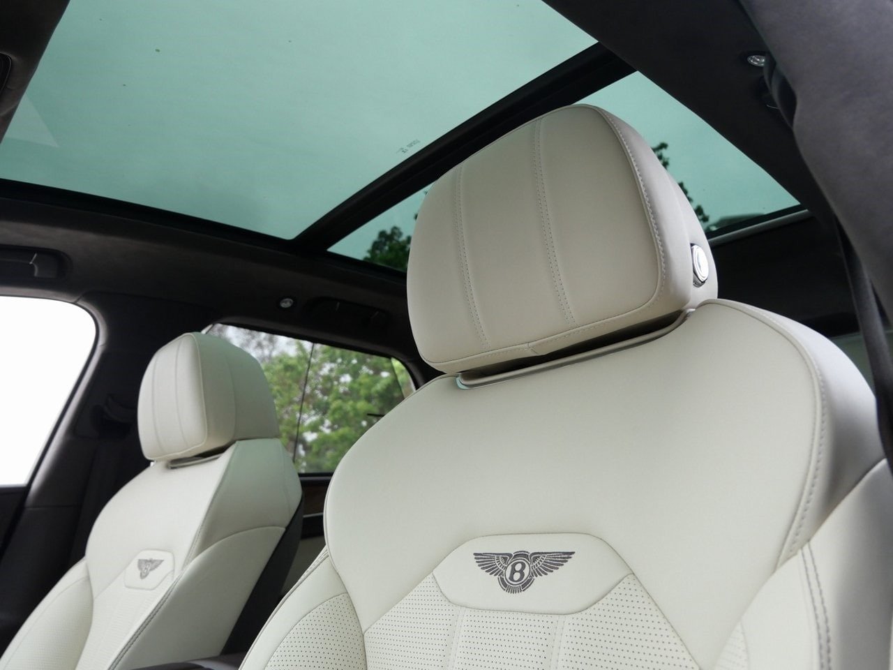 2024 Bentley Bentayga V8 SUV For Sale (11)