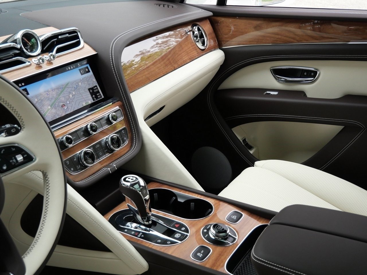 2024 Bentley Bentayga V8 SUV For Sale (15)