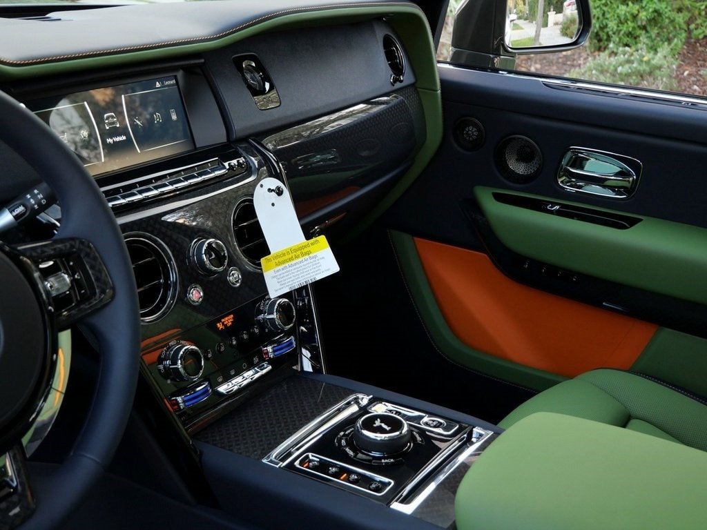 2024 Rolls-Royce Black Badge Cullinan For Sale (16)