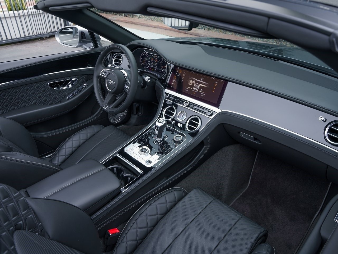 Buy 2022 Bentley GTC V8 Convertible (39)