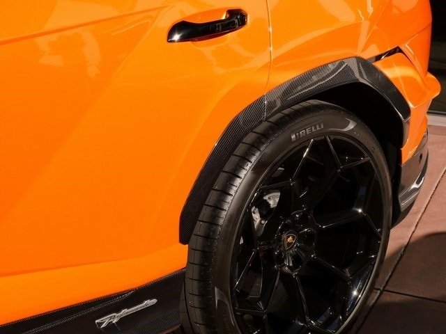 Buy 2023 Lamborghini Urus Performante (17)